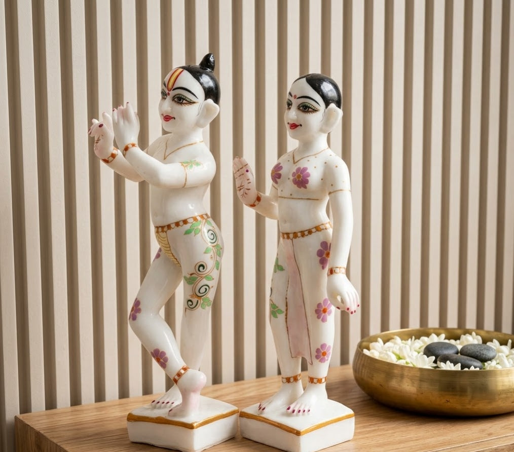 Pristine Makrana White Radha Krishna Sculptures - Master Artisan Craftsmanship & Detail Angle | House of Mandana